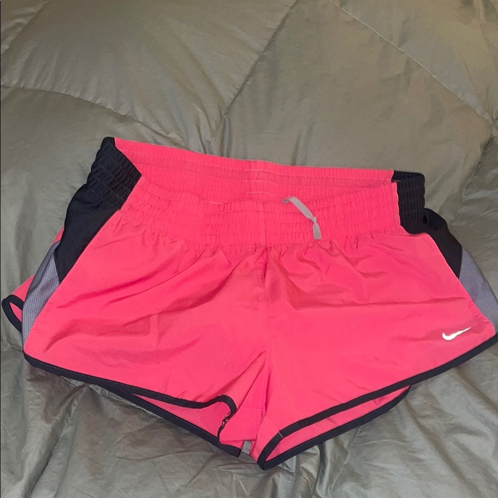 NIKE ATHLETIC SHORTS